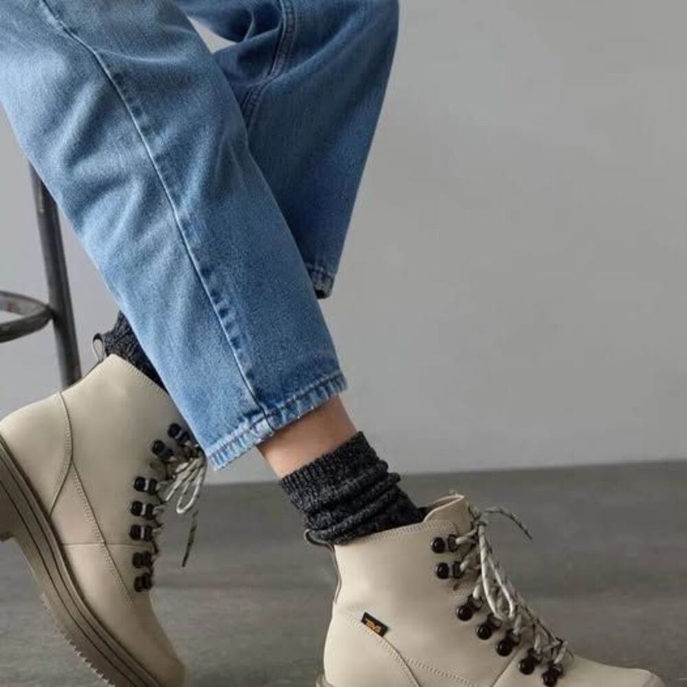 NWOT Teva Midform Hiking Boot Women’s 6.5 Beige Platform Lace Up Chunky Ankle